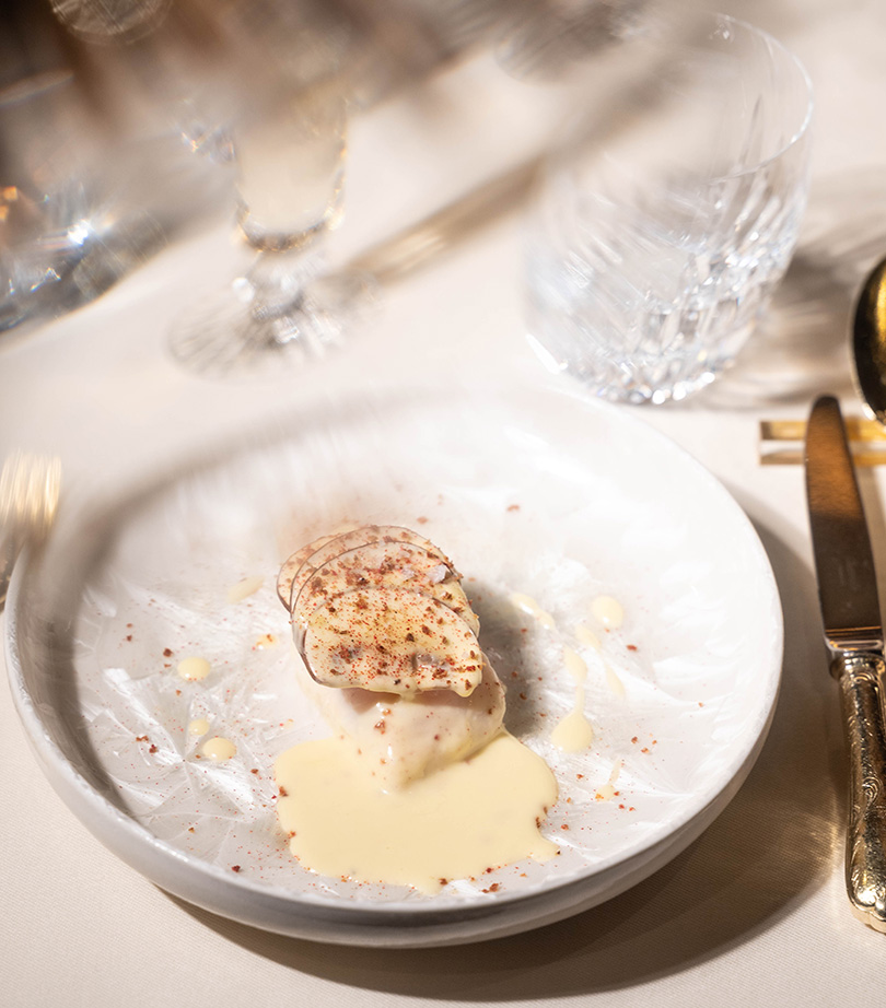 Saint-pierre au vin jaune, champignons_Ducasse Baccarat_©Bertille Chabrolle_01